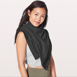 lululemon Vinyasa scarf/wrap in black NWOT